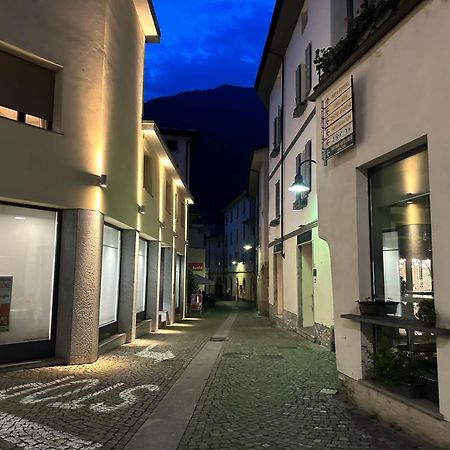 Flat In City Centre Tirano - 10 Minutes From Bernina Express Apartman Kültér fotó